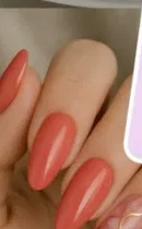 Manicure coral